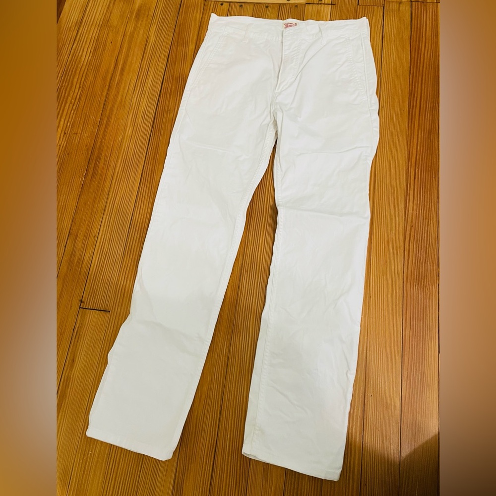 Levi’s white chinos; size 29x30; straight leg